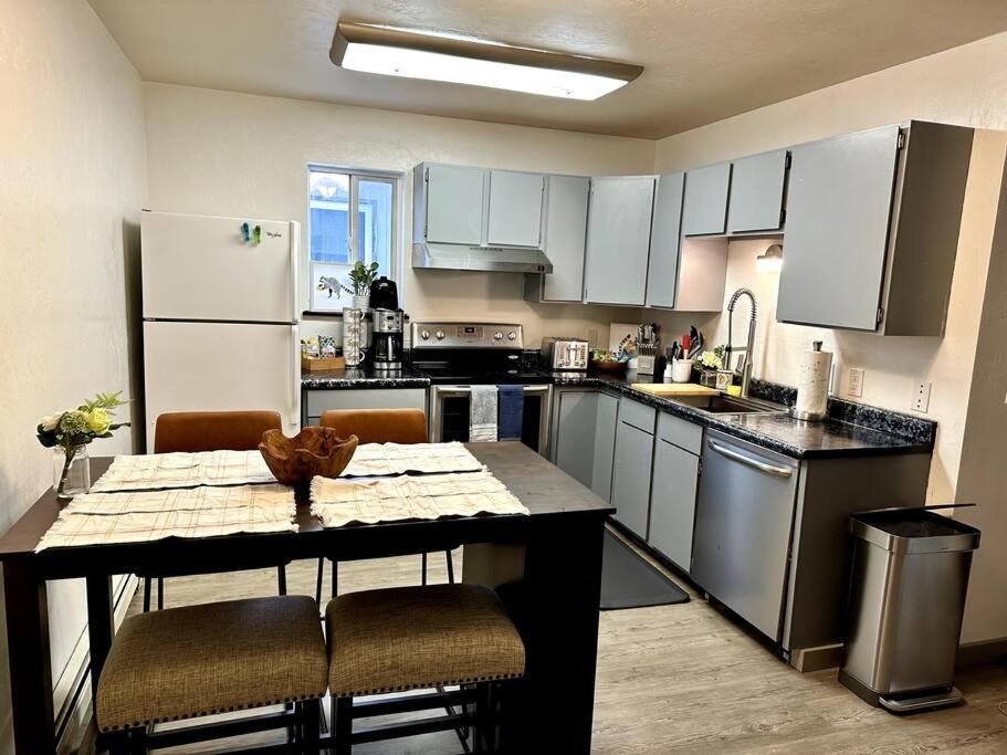 Comfortable 2Br Apt Central 페어뱅크스 외부 사진